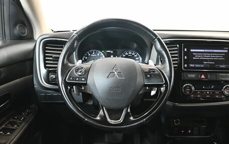 Mitsubishi Outlander III рестайлинг 3, 2018 год, 2 250 000 рублей, 13 фотография