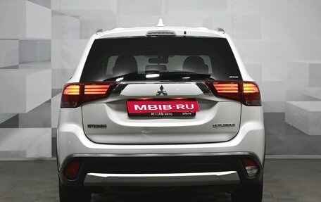 Mitsubishi Outlander III рестайлинг 3, 2018 год, 2 250 000 рублей, 5 фотография