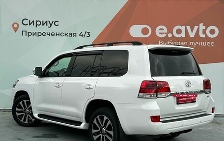 Toyota Land Cruiser 200, 2010 год, 3 400 000 рублей, 4 фотография