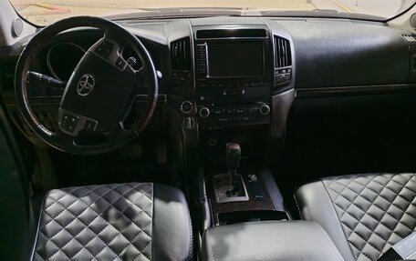 Toyota Land Cruiser 200, 2010 год, 3 000 000 рублей, 8 фотография