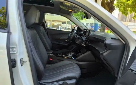 Peugeot 2008 II, 2022 год, 1 525 000 рублей, 11 фотография