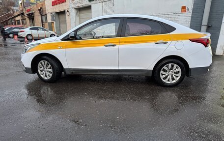 Hyundai Solaris II рестайлинг, 2019 год, 890 000 рублей, 3 фотография