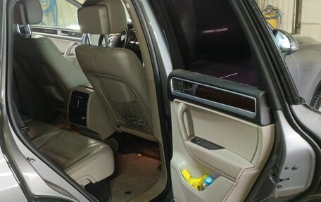 Volkswagen Touareg III, 2010 год, 1 600 000 рублей, 8 фотография