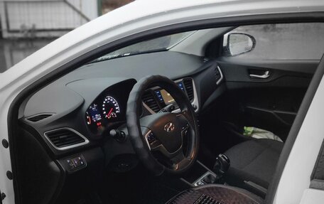 Hyundai Solaris II рестайлинг, 2017 год, 875 000 рублей, 5 фотография