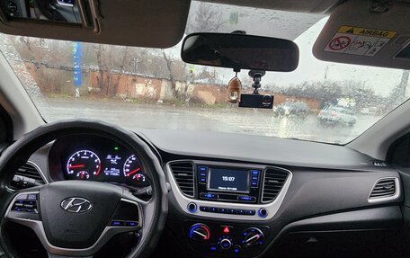 Hyundai Solaris II рестайлинг, 2017 год, 875 000 рублей, 7 фотография