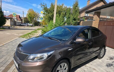 KIA Rio III рестайлинг, 2016 год, 915 000 рублей, 2 фотография