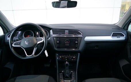 Volkswagen Tiguan II, 2021 год, 2 650 000 рублей, 10 фотография