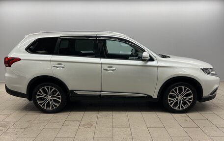 Mitsubishi Outlander III рестайлинг 3, 2017 год, 1 499 000 рублей, 3 фотография