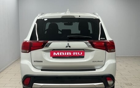 Mitsubishi Outlander III рестайлинг 3, 2017 год, 1 499 000 рублей, 6 фотография
