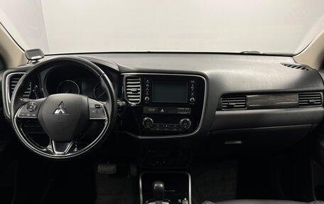 Mitsubishi Outlander III рестайлинг 3, 2017 год, 1 499 000 рублей, 23 фотография