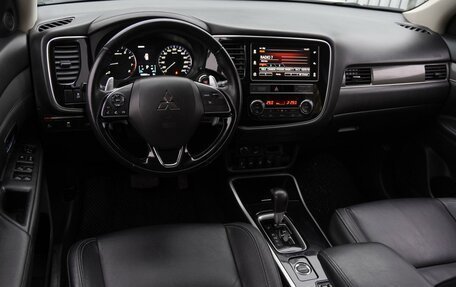 Mitsubishi Outlander III рестайлинг 3, 2019 год, 2 375 000 рублей, 6 фотография