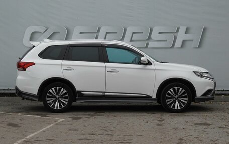 Mitsubishi Outlander III рестайлинг 3, 2019 год, 2 375 000 рублей, 5 фотография