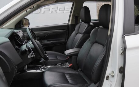 Mitsubishi Outlander III рестайлинг 3, 2019 год, 2 375 000 рублей, 10 фотография