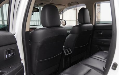 Mitsubishi Outlander III рестайлинг 3, 2019 год, 2 375 000 рублей, 11 фотография