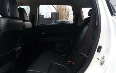 Mitsubishi Outlander III рестайлинг 3, 2012 год, 1 495 000 рублей, 10 фотография