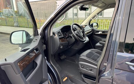 Volkswagen Multivan T6 рестайлинг, 2019 год, 5 000 000 рублей, 9 фотография