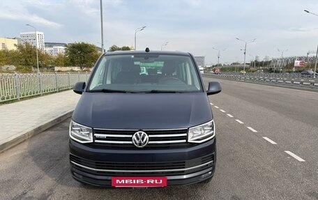 Volkswagen Multivan T6 рестайлинг, 2019 год, 5 000 000 рублей, 2 фотография