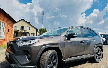 Toyota RAV4, 2021 год, 3 350 000 рублей, 8 фотография