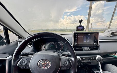 Toyota RAV4, 2021 год, 3 350 000 рублей, 6 фотография