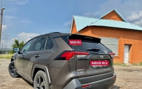 Toyota RAV4, 2021 год, 3 350 000 рублей, 5 фотография