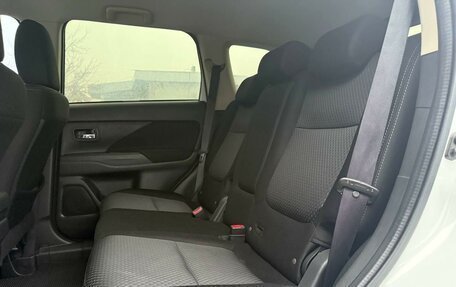 Mitsubishi Outlander III рестайлинг 3, 2017 год, 1 980 000 рублей, 9 фотография