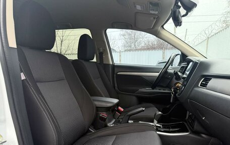 Mitsubishi Outlander III рестайлинг 3, 2017 год, 1 980 000 рублей, 8 фотография