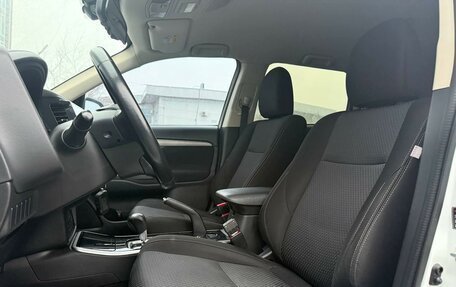 Mitsubishi Outlander III рестайлинг 3, 2017 год, 1 980 000 рублей, 10 фотография