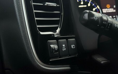 Mitsubishi Outlander III рестайлинг 3, 2017 год, 1 980 000 рублей, 14 фотография