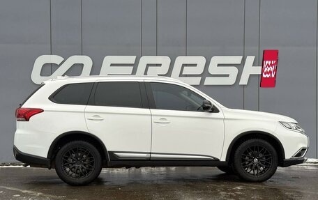 Mitsubishi Outlander III рестайлинг 3, 2017 год, 1 980 000 рублей, 5 фотография