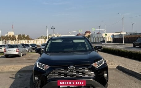 Toyota RAV4, 2020 год, 3 100 000 рублей, 2 фотография