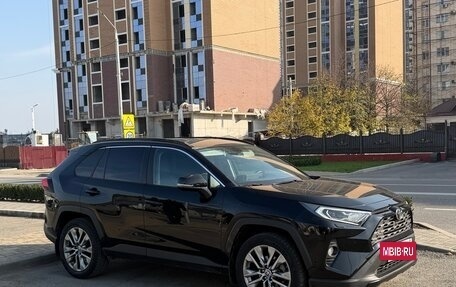 Toyota RAV4, 2020 год, 3 100 000 рублей, 4 фотография