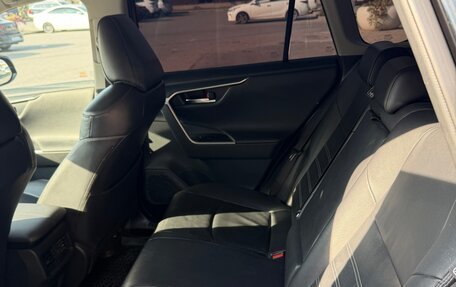 Toyota RAV4, 2020 год, 3 100 000 рублей, 12 фотография