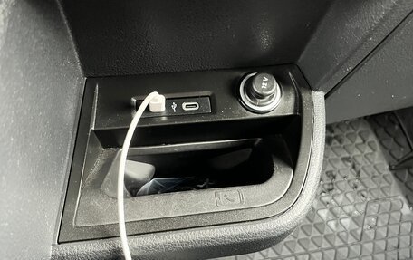 Volkswagen Multivan T6 рестайлинг, 2020 год, 4 799 000 рублей, 10 фотография