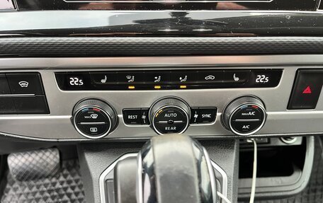 Volkswagen Multivan T6 рестайлинг, 2020 год, 4 799 000 рублей, 30 фотография