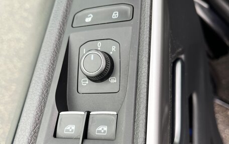 Volkswagen Multivan T6 рестайлинг, 2020 год, 4 799 000 рублей, 34 фотография