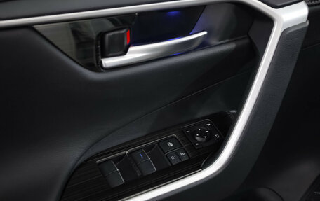 Toyota RAV4, 2020 год, 2 749 000 рублей, 13 фотография