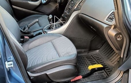 Opel Astra J, 2013 год, 790 000 рублей, 17 фотография