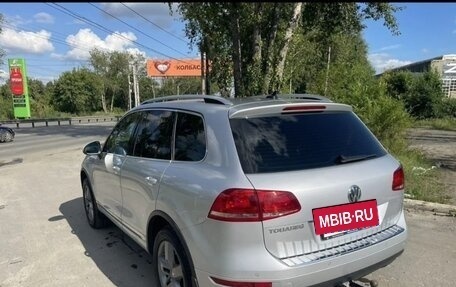 Volkswagen Touareg III, 2011 год, 1 700 000 рублей, 2 фотография