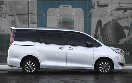 Toyota Esquire I, 2019 год, 2 745 000 рублей, 5 фотография