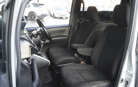 Toyota Esquire I, 2019 год, 2 745 000 рублей, 8 фотография