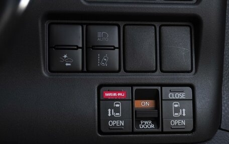 Toyota Esquire I, 2019 год, 2 745 000 рублей, 18 фотография