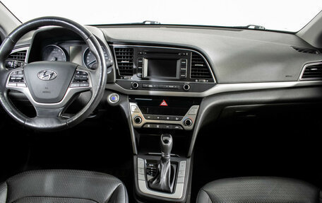 Hyundai Elantra VI рестайлинг, 2018 год, 1 310 000 рублей, 11 фотография