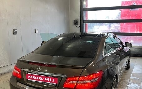 Mercedes-Benz E-Класс, 2013 год, 1 330 000 рублей, 2 фотография