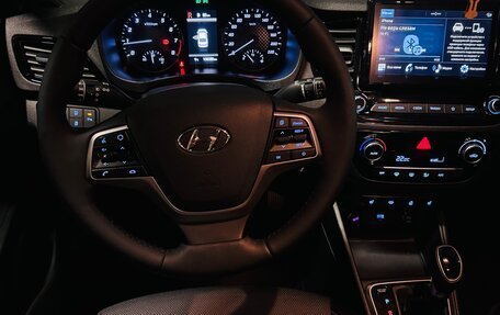 Hyundai Solaris II рестайлинг, 2021 год, 1 800 000 рублей, 24 фотография