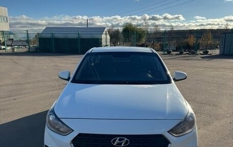 Hyundai Solaris II рестайлинг, 2019 год, 1 350 000 рублей, 1 фотография