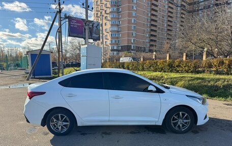 Hyundai Solaris II рестайлинг, 2019 год, 1 350 000 рублей, 3 фотография
