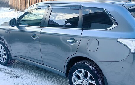 Mitsubishi Outlander III рестайлинг 3, 2013 год, 1 840 000 рублей, 2 фотография