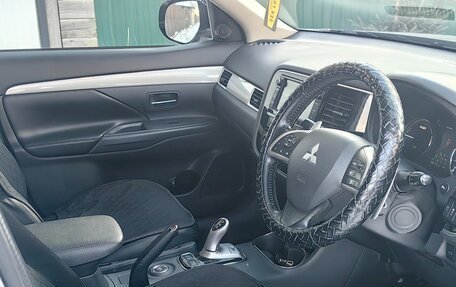 Mitsubishi Outlander III рестайлинг 3, 2013 год, 1 840 000 рублей, 8 фотография