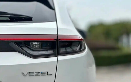 Honda Vezel, 2024 год, 1 900 000 рублей, 10 фотография