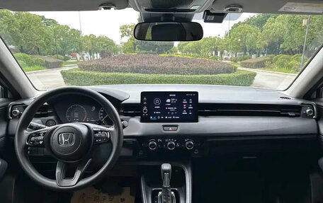 Honda Vezel, 2024 год, 1 900 000 рублей, 12 фотография